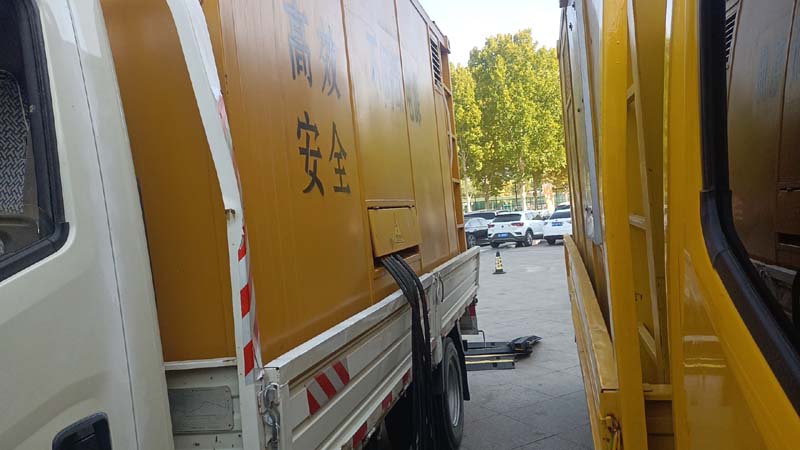 铁山如何判断柴油发电机组和UPS电源的切换时间是否符合要求？